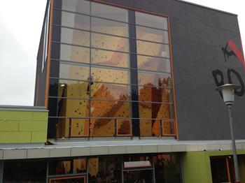 Bild "Aktuell:Unisportzentrum_aussen_Blick_innen_350x262.jpg"